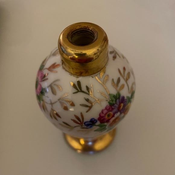 Vintage Limoges petite flower vase. - Picture 2 of 4